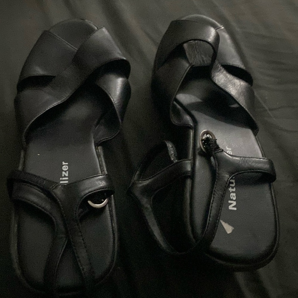 Naturalizer black sandals size 8 1/2 M